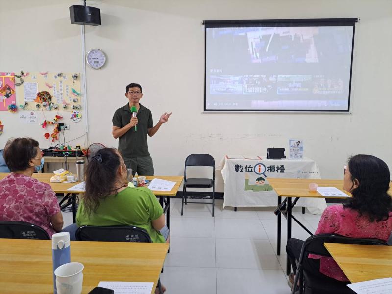 森智國組長以實際案例說明假冒親人來電、假檢警詐騙、假投資等常見陷阱，提醒長輩們遇事要冷靜查證，切勿輕易透露個資或匯款