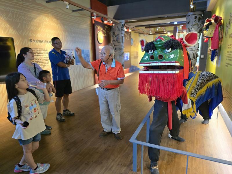 崙背三寶之一-開口獅