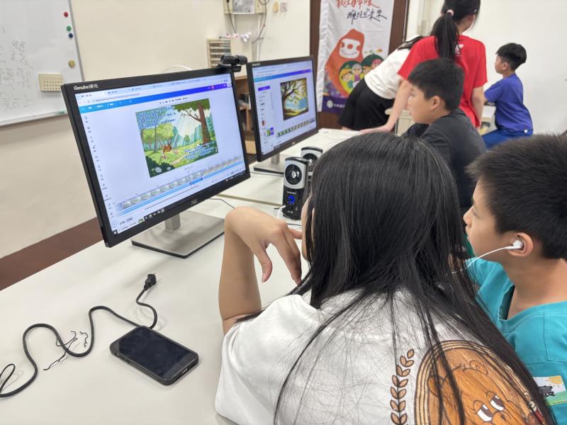 學員使用AI進行繪本創作