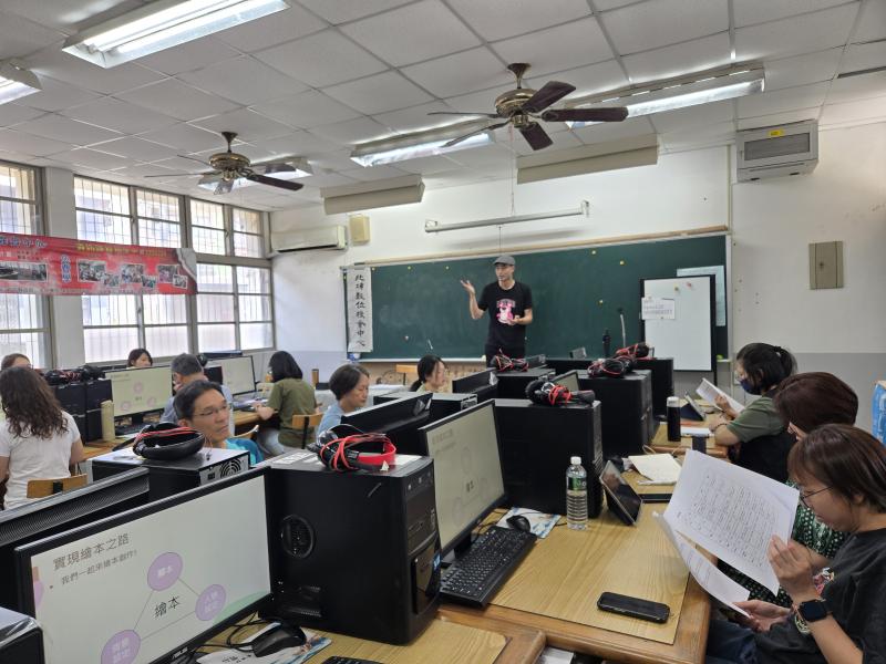 文學館講師負責導讀與解析