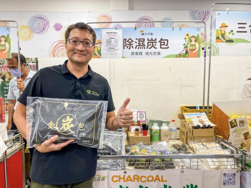 廢木材變黃金！內埔DOC「埔光炭業」攜環保理念，高雄市集獲都會客青睞