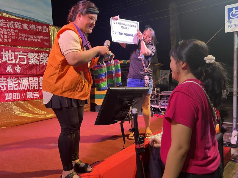 贈送小禮物吸引民眾