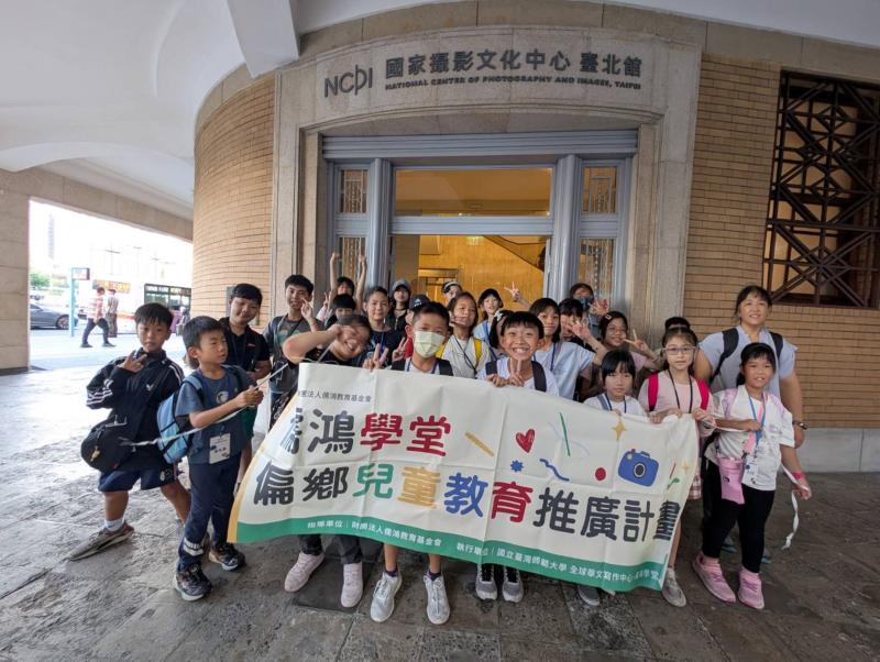 活動尾聲，一起在國家攝影文化中心門口大合照。