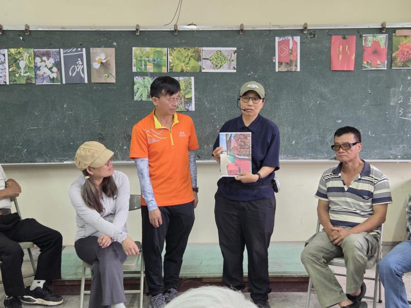 學員們圍圈分享最喜歡的作品及拍攝理念，聊聊對照片的感受，了解到大家看到很不一樣！