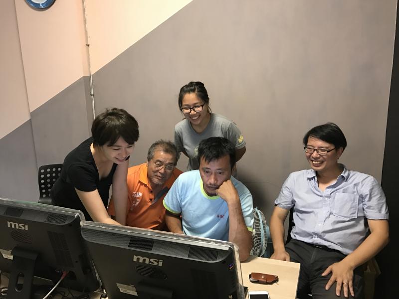 桃園市復興DOC學員開心的一起學習電腦技術應用