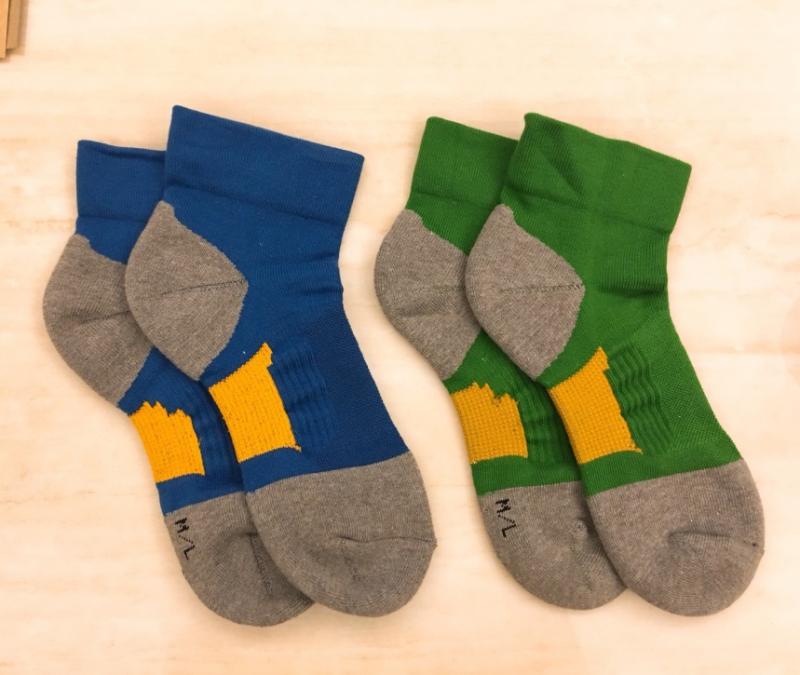 牛犁協會年輕夥伴以壽豐鄉15個村落作為基礎，調查了超過200位長輩們的腳，從他們的腳寬、腳長，他們日常穿著的襪子、襪子多少天洗一次、喜歡什麼樣式的襪子……。