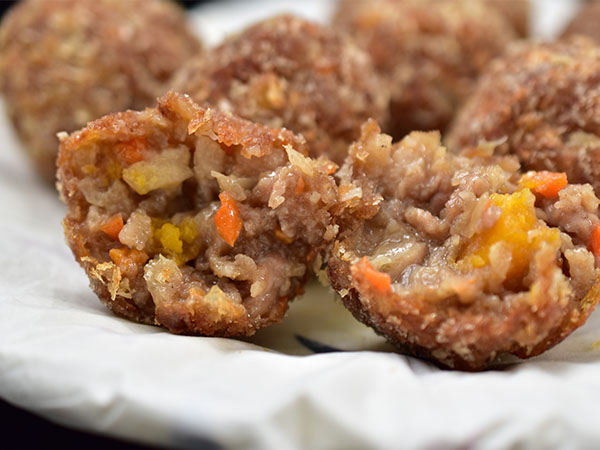 七美美食-炸鹹蛋肉丸子