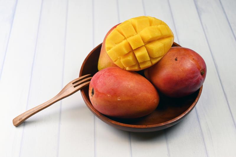 沈家愛文芒果，對於水果的樹上黃-「在叢黃」，非常堅持，香甜味美，Q嫩多汁，深受消費者喜愛。