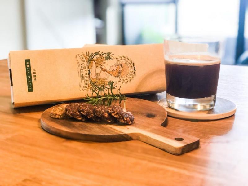 燕麥餅乾加一杯咖啡