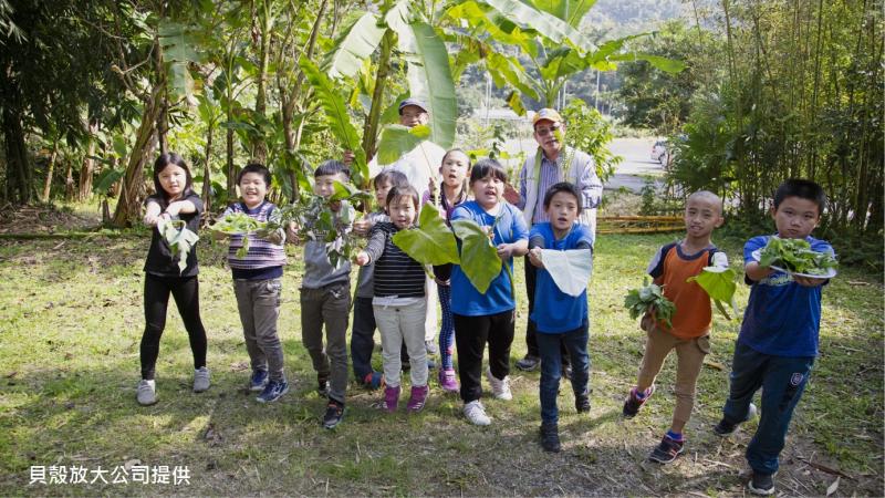 「野菜學校」帶領孩子在生活中採集野菜，認識自身家鄉的野菜文化