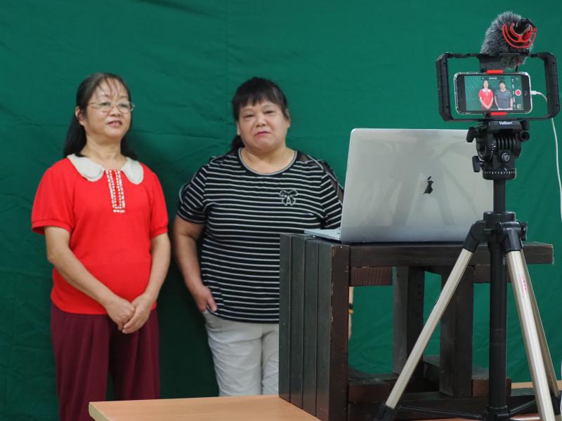 雙主播緊張播報中