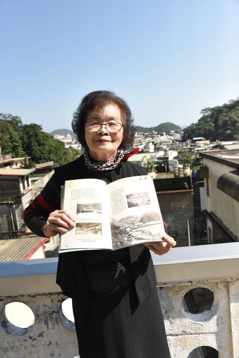 李阿梅老師退而不休，從頭學習文史採集田野調查，為南方澳出書紀錄下動人的故事