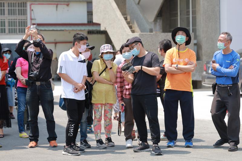 學員們無畏朝陽，認真學習聽課