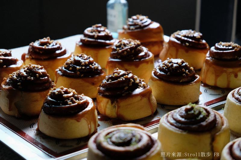 肉桂捲為店內主打商品,提供旅人在溝仔尾散步時,適合品嚐的甜點。