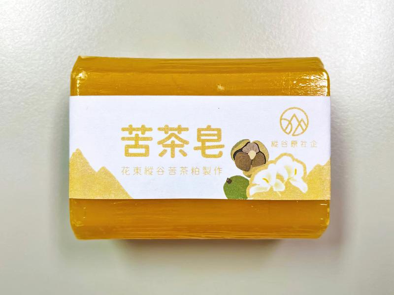 縱谷原社企-苦茶皂新包裝，包裝特別強調凸顯苦茶籽和苦茶花。