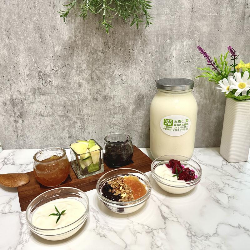 優格單吃與配上果醬、麥片能創造多種豐富的口味與口感