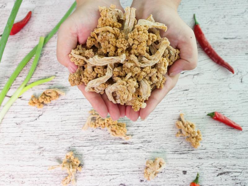 澎南海產行用新挑選的花椰菜乾，令消費者買得安心吃的開心。