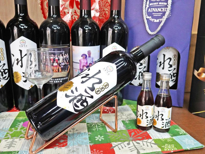陳大哥研發的樹葡萄冰酒，獲得許多消費者的喜愛。