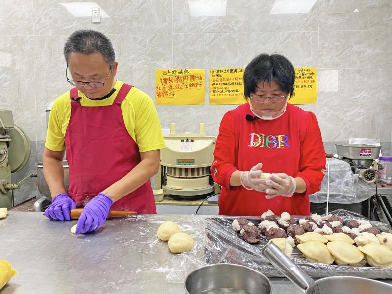 DOC職人店家，水林祥美餅舖 李重賢老闆和王雅鈴老闆娘。