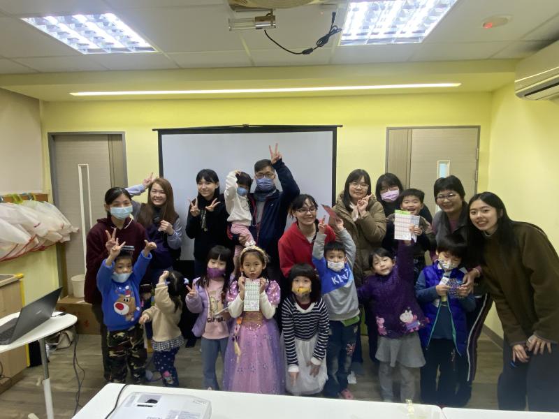 這場有趣的動畫課，吸引了10對親子來報名參加，課程非常熱鬧有趣。