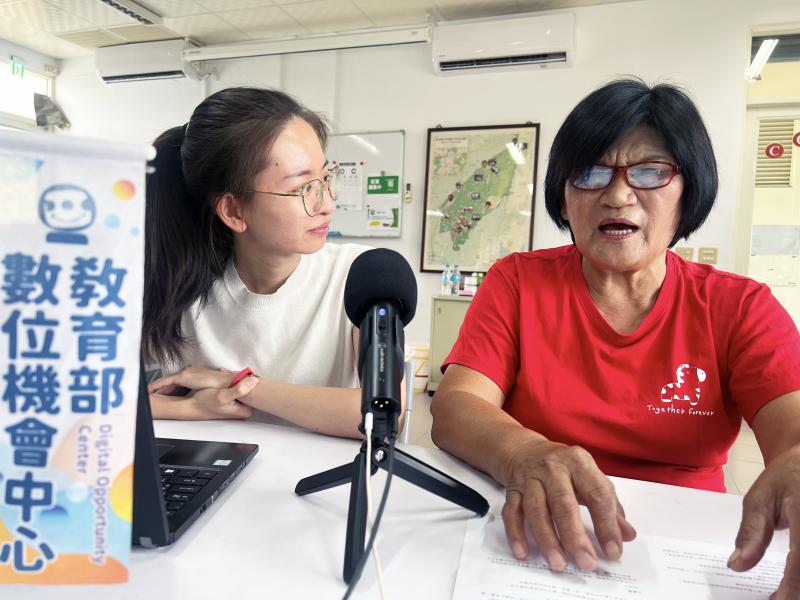 在延續的課程中，學員對地方美食文化的記錄產生濃厚興趣，第二門課《Podcast節目製作》因此應運而生，在地職人陳美蓮也分享了母親傳承給她的紅龜粿技藝。