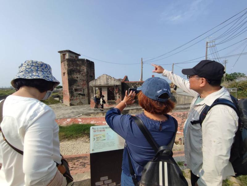 學員對於第一次能夠這麼近距離接觸到鹽警槍樓都感到相當震撼。