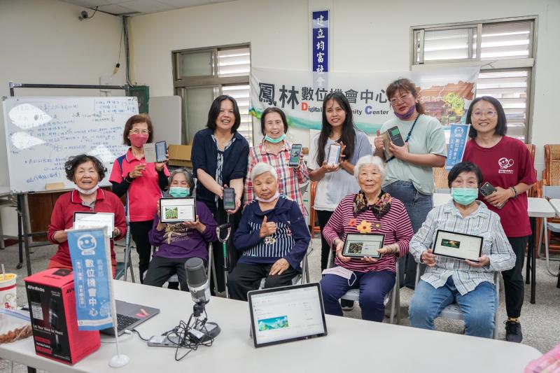 「AI說書人：在地故事創作」課程，大家開心地合影。