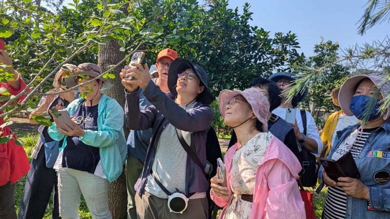 講師帶領學員鏡頭構圖