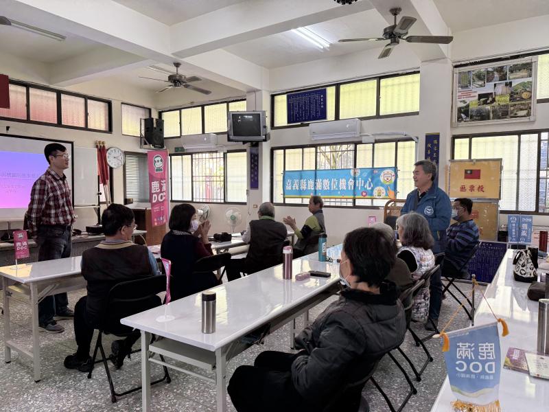 講師邀請村長分享過往社區紙寮風光