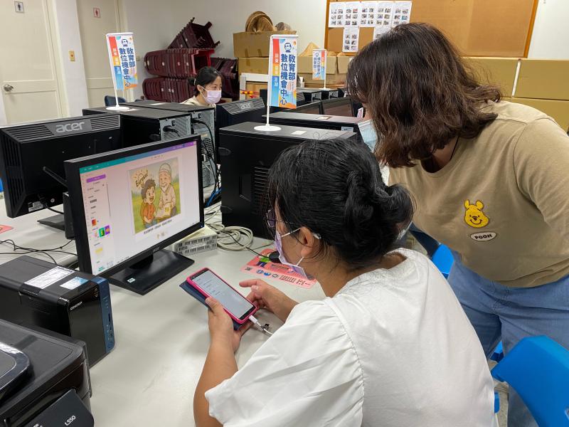 開澎舉人AI圖像作品，讓學員依據想法做典藏排版。