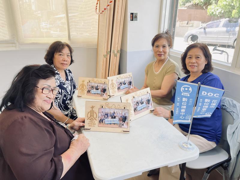 學員與成品合照