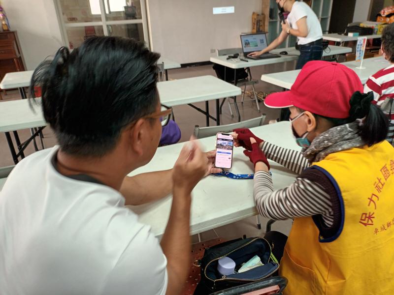 課程由淺入深，首先從「手機靜態拍攝技巧」入門，以保力客家文物館的展品為實拍對象，針對文物靜態攝影的實作練習。