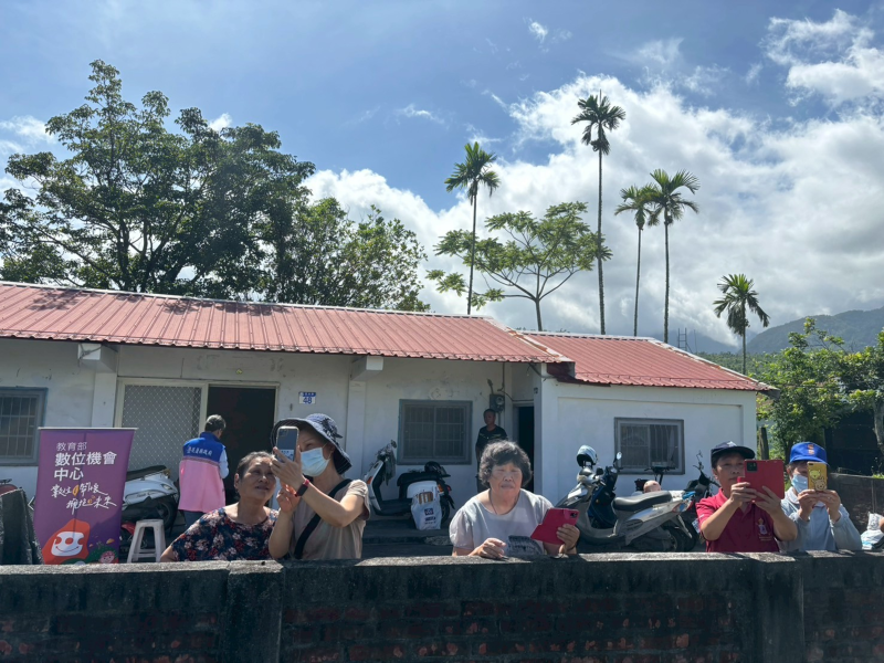 學員使用手機開設錄影功能