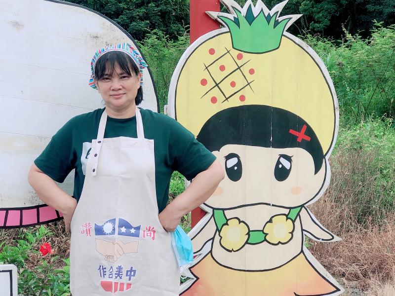 DOC職人尚武農創企業社 張秀珍小姐，也是社區遊程的專業導覽人員。