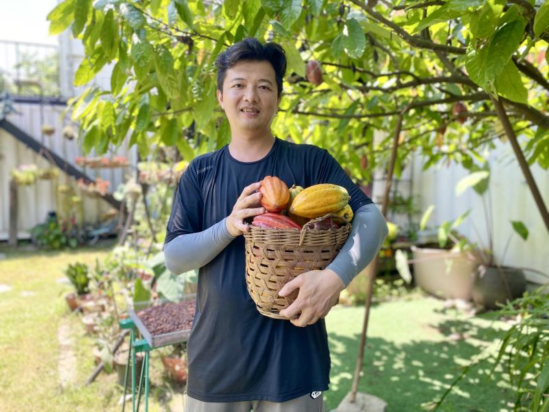 DOC職人思惟巧克力工坊 林政弘老闆，為了家人，投入種植可可，還打造自己的品牌。