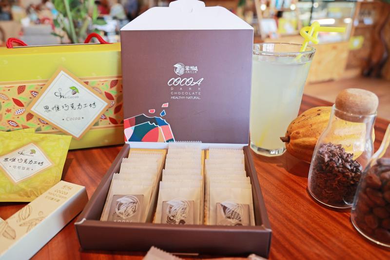 思惟巧克力工坊的%巧克力，味香濃郁又帶點苦。