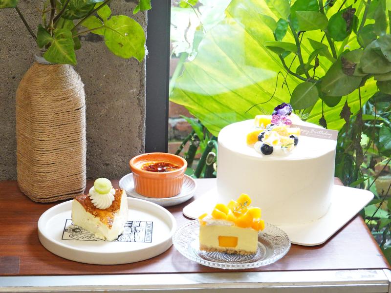 店裡每個蛋糕甜點的食材，都經過嚴格把關，以追求食材天然的原則，選用當季的農特產。