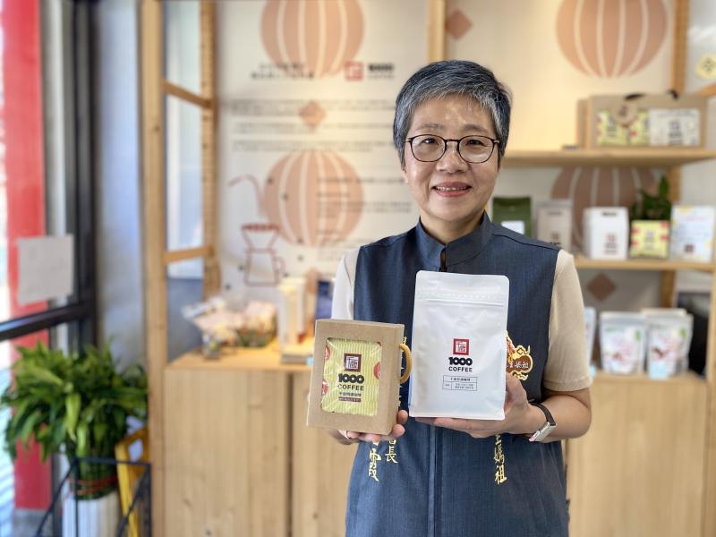 DOC職人千歲咖啡 曾碧霞秘書長，長期規劃社區據點課程，服務銀髮長輩。