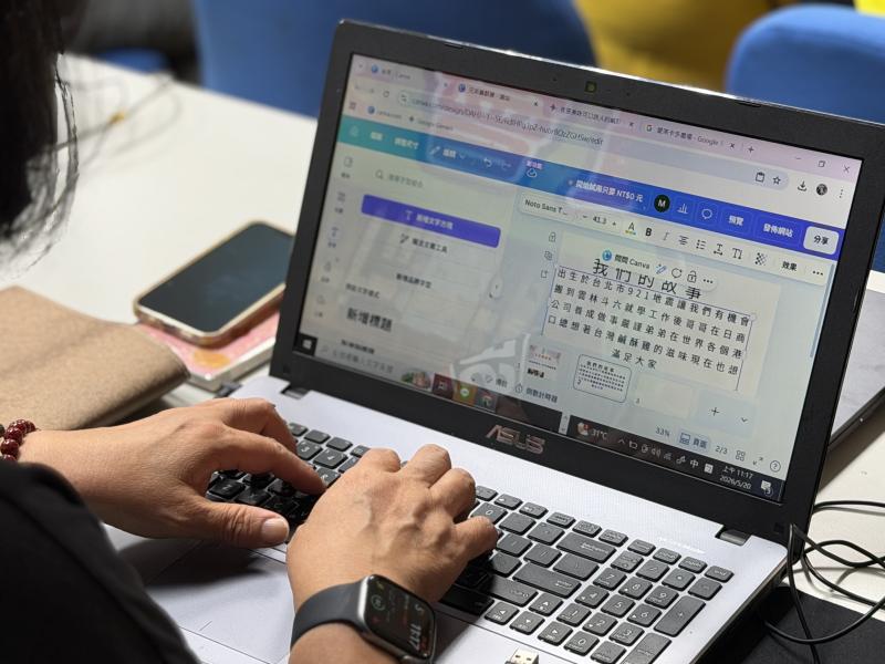 學員試著自己操作