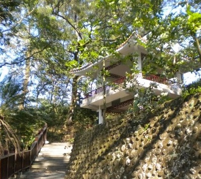 景色佳人的秀巒亭