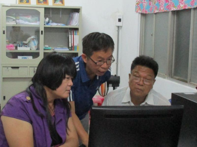 老師一步步的帶領著我們學習 簡報基本製作及操作流程