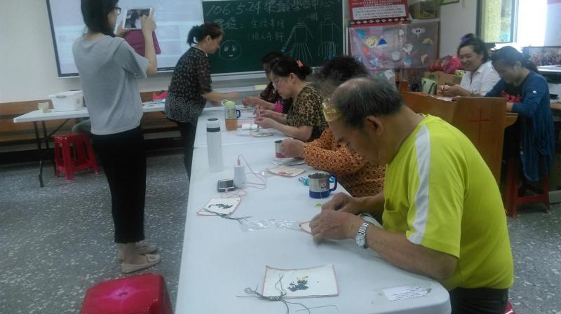 學員動手做勞作