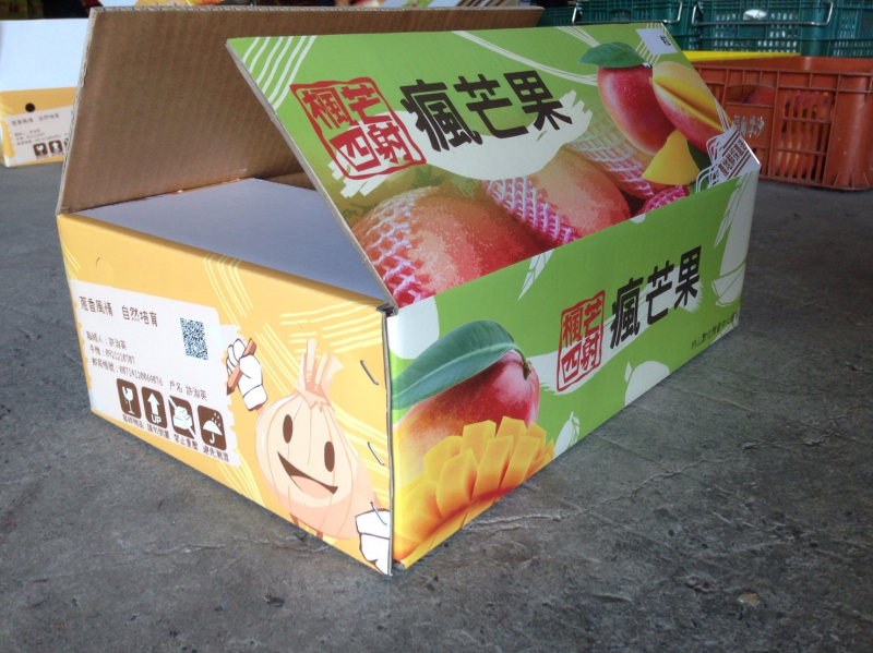 DOC與農特產銷班合作，以一盒二用之概念，製作紙箱包裝盒。