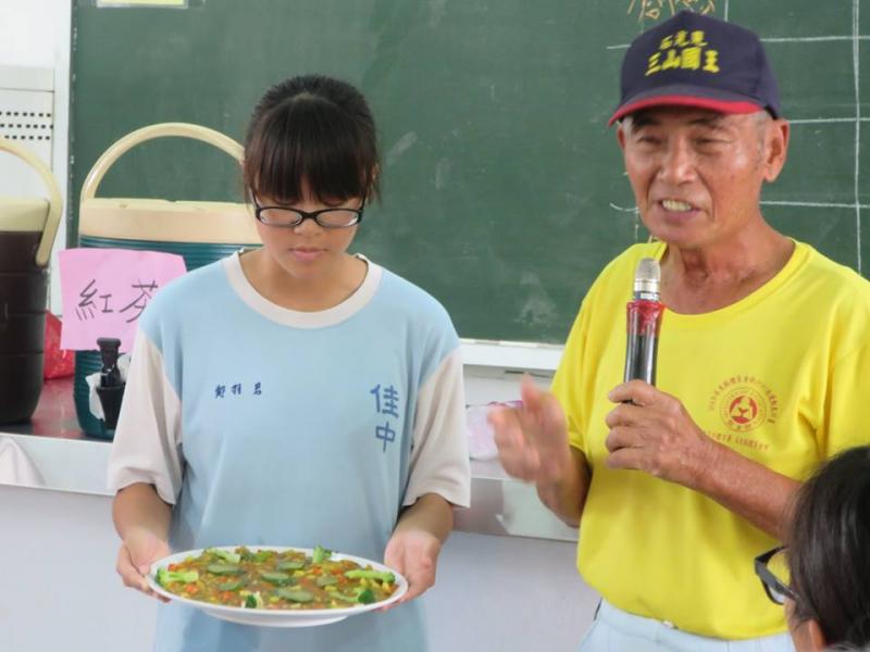阿公可是流水席廚師退休的呢
