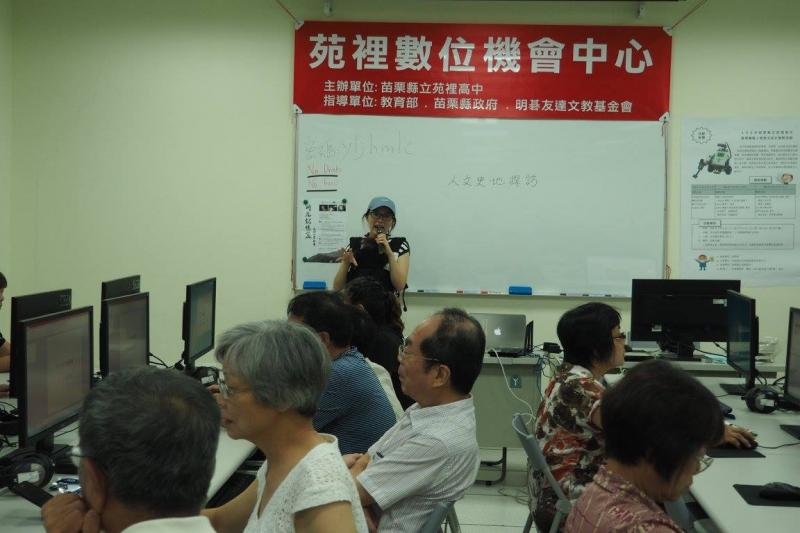 老師說明課程相關內容