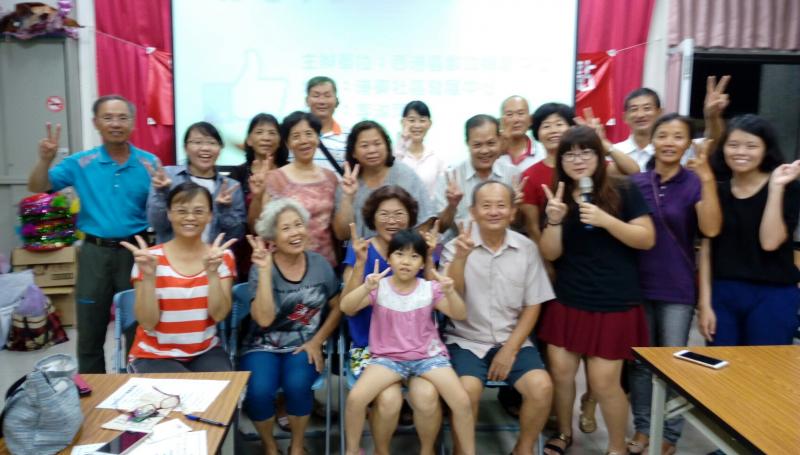 港東社區全體學員合照