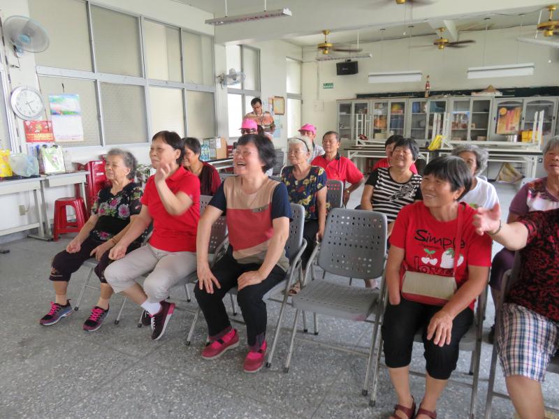 學員看得哈哈大笑