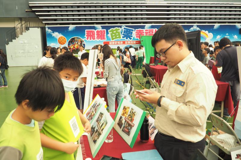 替代役當關主，讓小朋友闖關