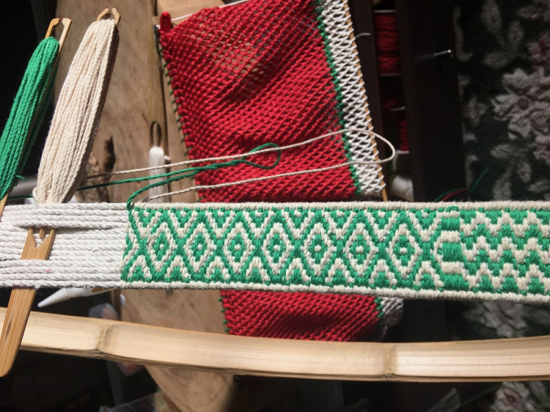 泰雅族傳統工藝-弓織作品。