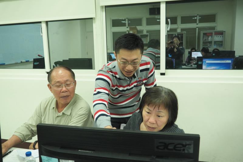 老師指導學員